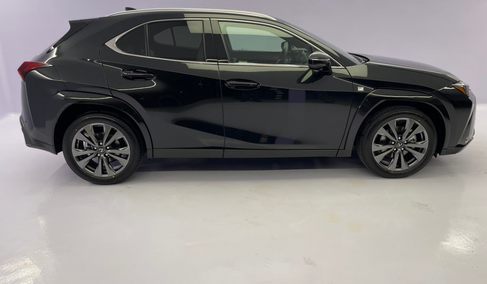 LEXUS UX 300h F Sport E-FOUR Voll-Hybrid