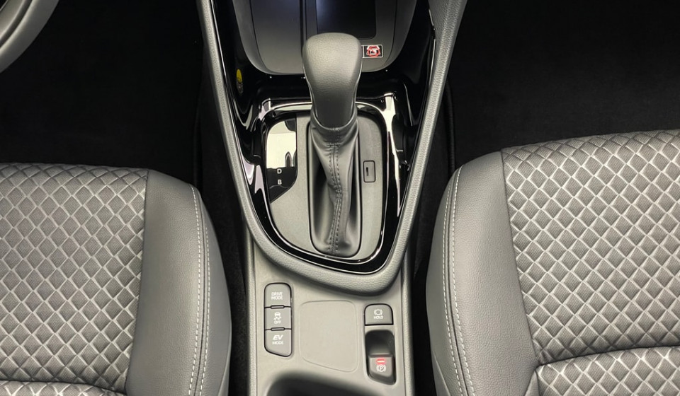 TOYOTA Yaris Hybrid 1.5 Premium