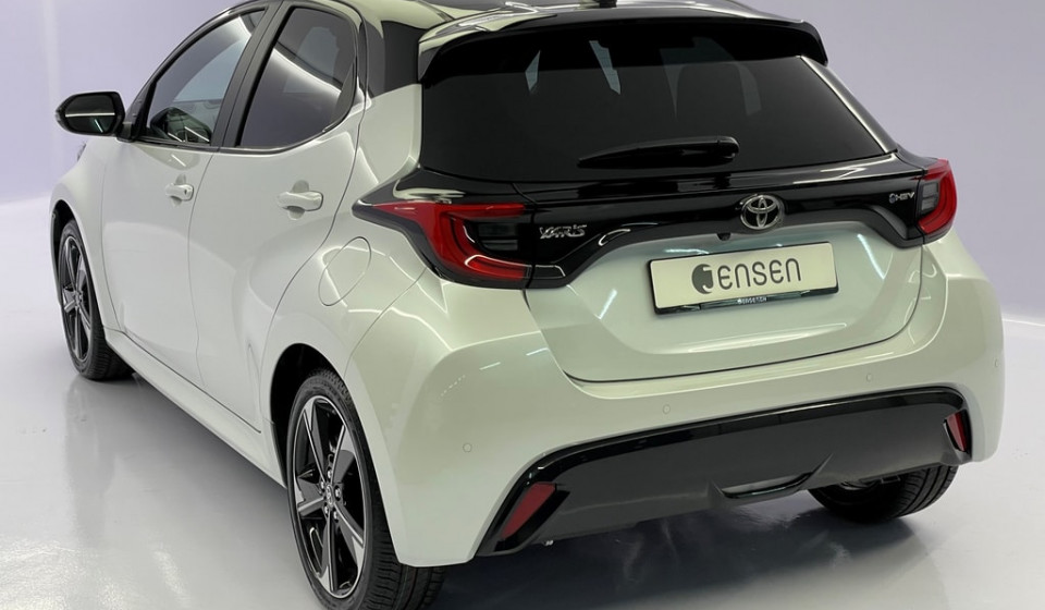 TOYOTA Yaris Hybrid 1.5 Premiere Edition