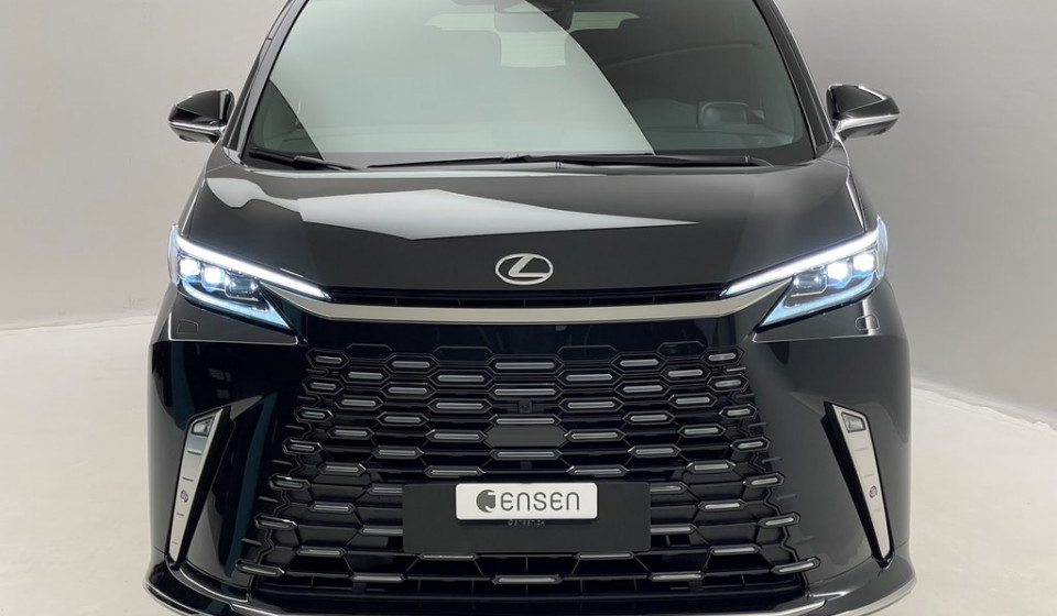 LEXUS LM 350h VIP E-FOUR