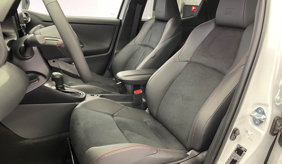 TOYOTA Yaris Hybrid 1.5 GR Sport