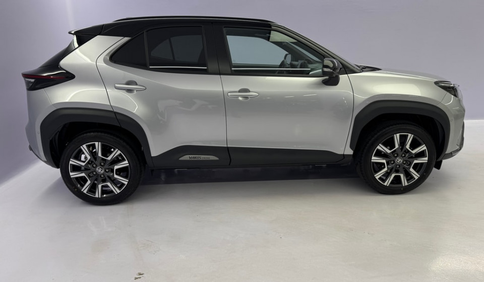 TOYOTA Yaris Cross Hybrid 1.5 Premium AWD-i