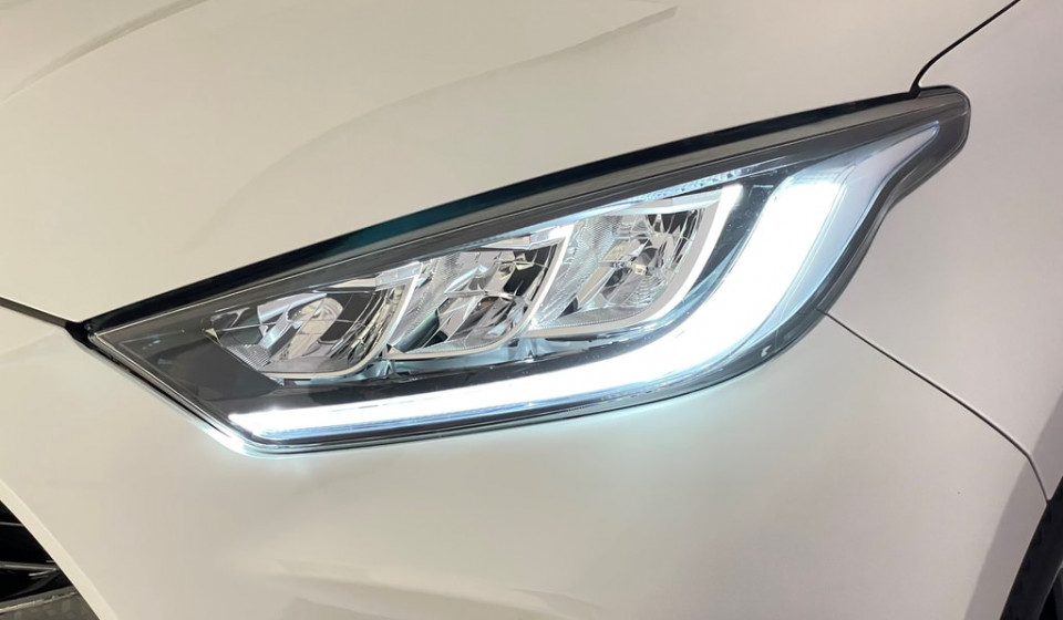 TOYOTA Yaris Hybrid 1.5 Trend