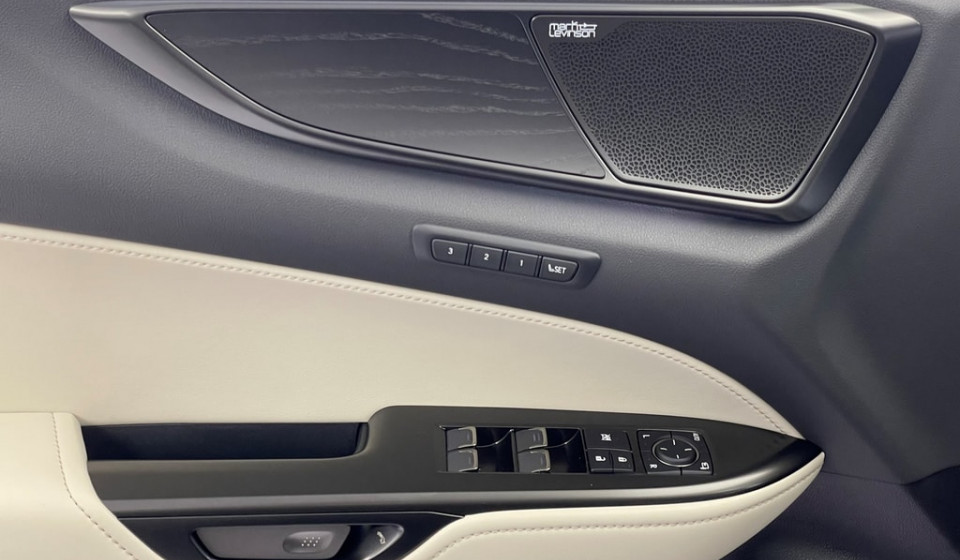 LEXUS NX 450h+ Excellence E-FOUR Plug-in-Hybrid