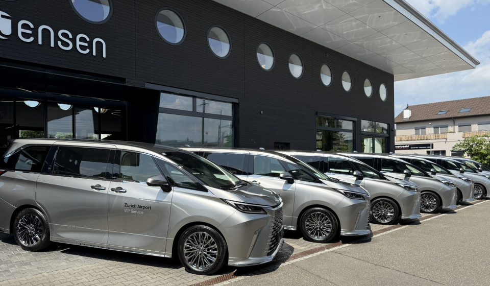 Lexus LM VIP