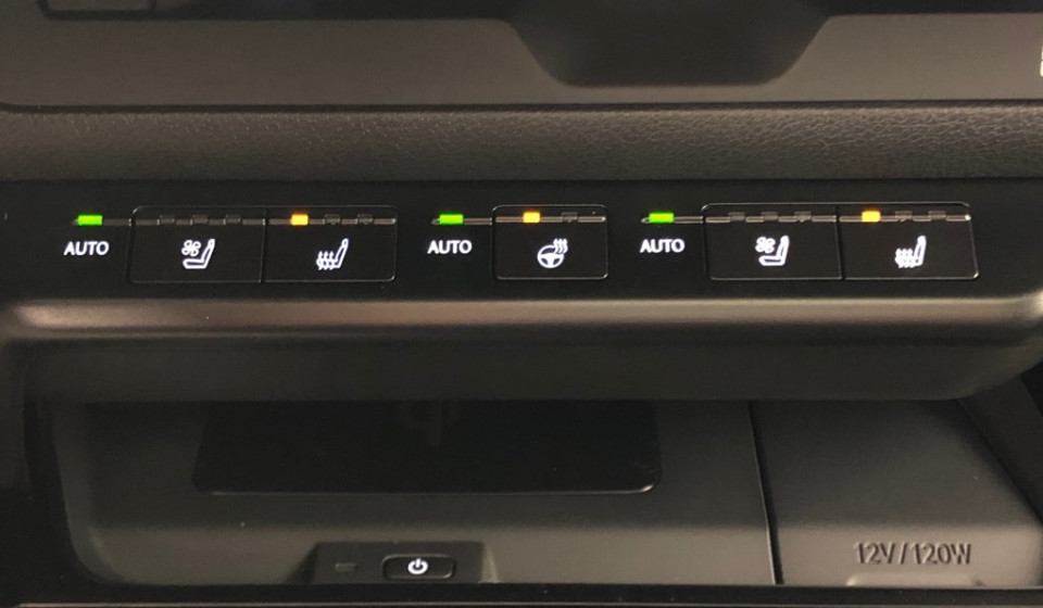 LEXUS UX 250h Excellence E-FOUR
