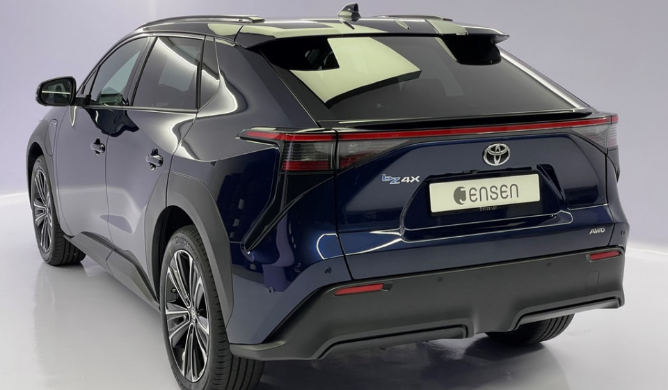 TOYOTA bZ4X Electric Premium AWD 11 kW OBC