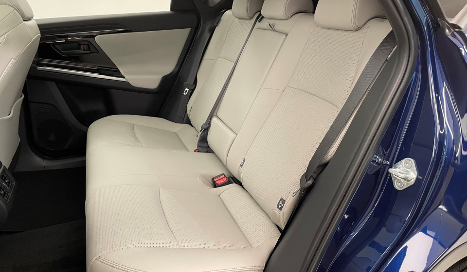TOYOTA bZ4X Electric Premium AWD 11 kW OBC