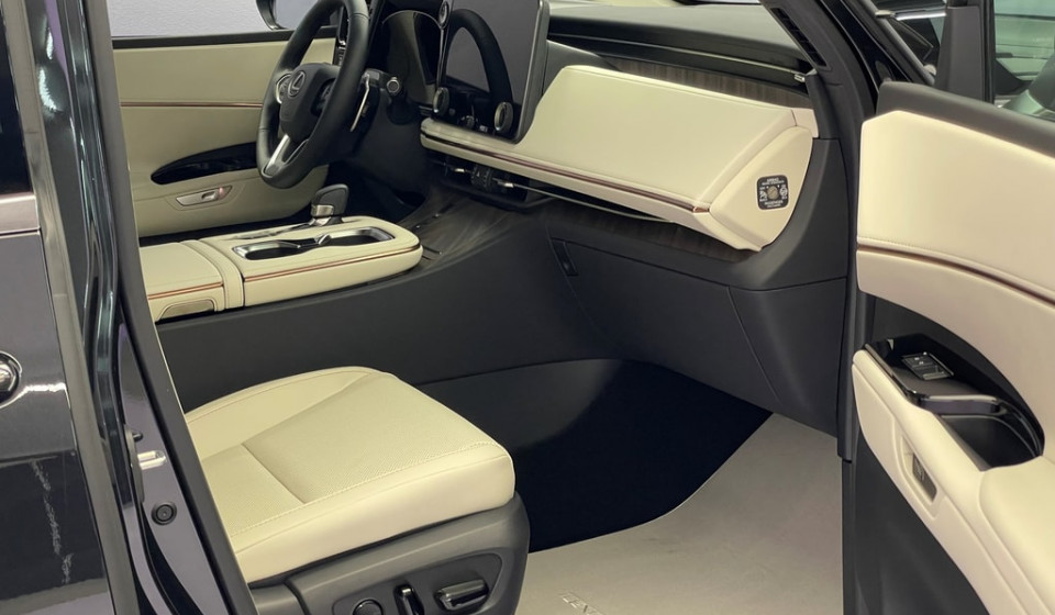LEXUS LM 350h VIP E-FOUR Voll-Hybrid