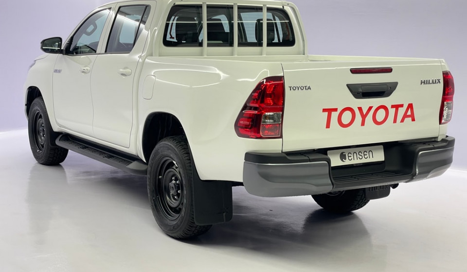 TOYOTA HI-LUX Double Cab 2.4 D 150 Comfort AWD