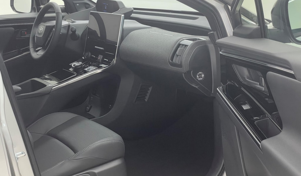 TOYOTA bZ4X Electric Premium AWD 11 kW OBC