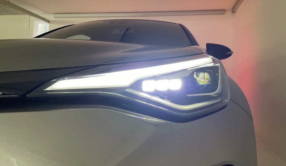 TOYOTA C-HR 2.0 HSD CVT Trend