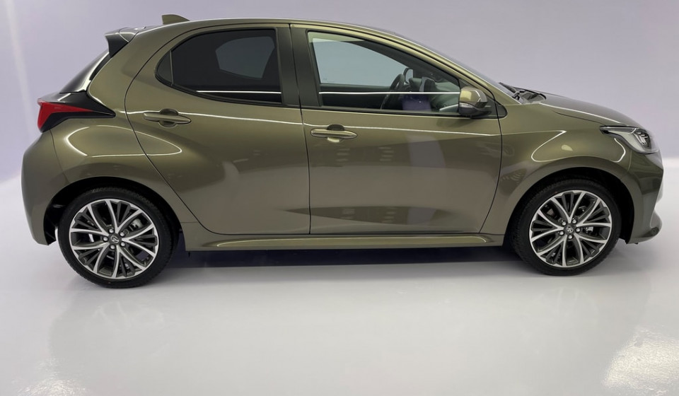 TOYOTA Yaris Hybrid 1.5 Premium