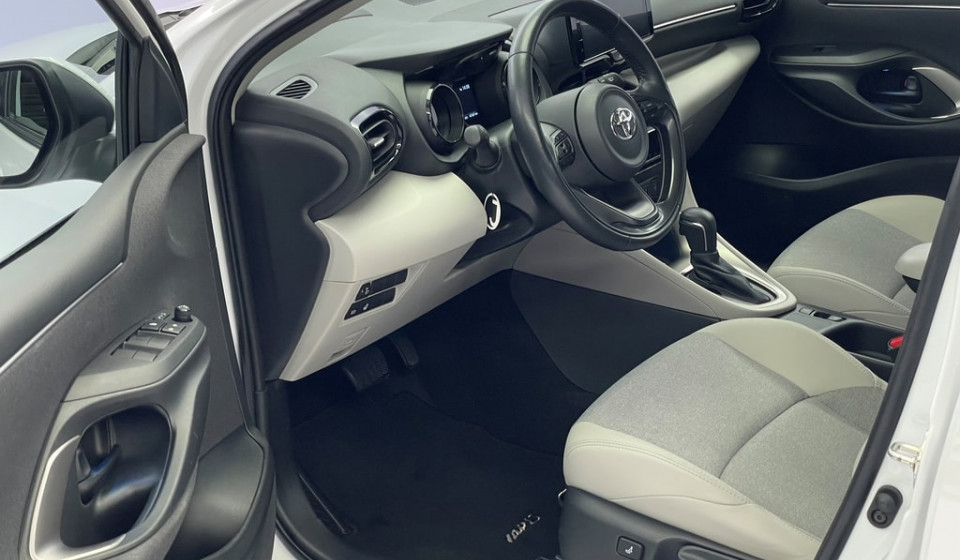 TOYOTA Yaris Hybrid 1.5 Premium