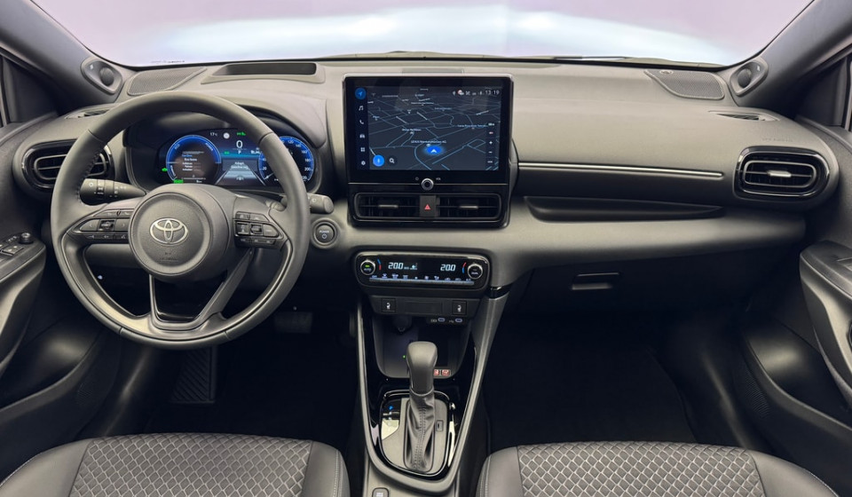TOYOTA Yaris Hybrid 1.5 Premium