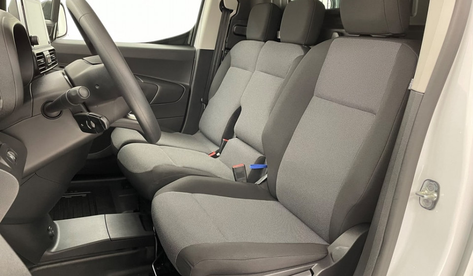 TOYOTA PROACE CITY Van L1 Electric 50kWh Active