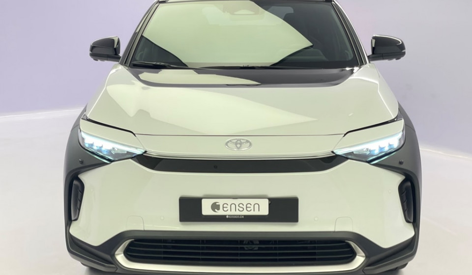 TOYOTA bZ4X Electric Premium 11 kW OBC