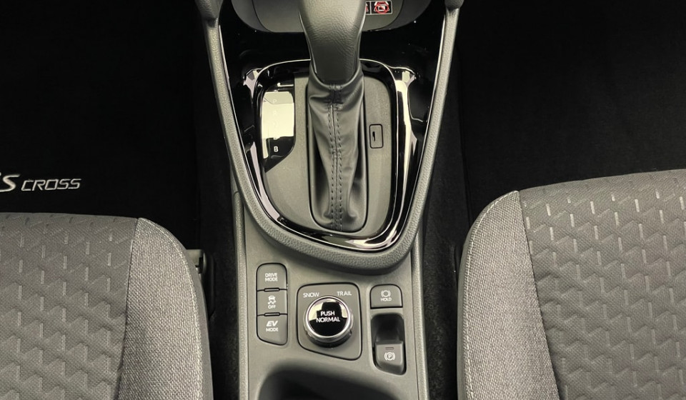 TOYOTA Yaris Cross Hybrid 1.5 Trend AWD-i
