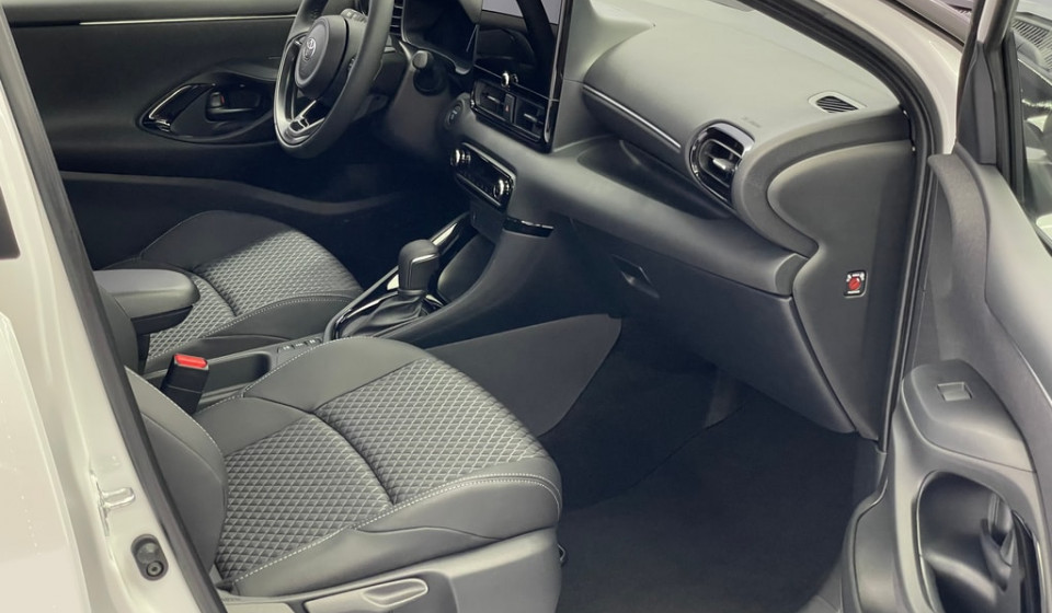 TOYOTA Yaris Hybrid 1.5 Premium