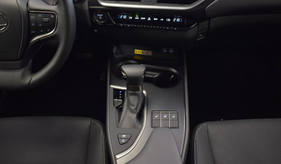 LEXUS UX 250h Comfort E-FOUR Voll-Hybrid