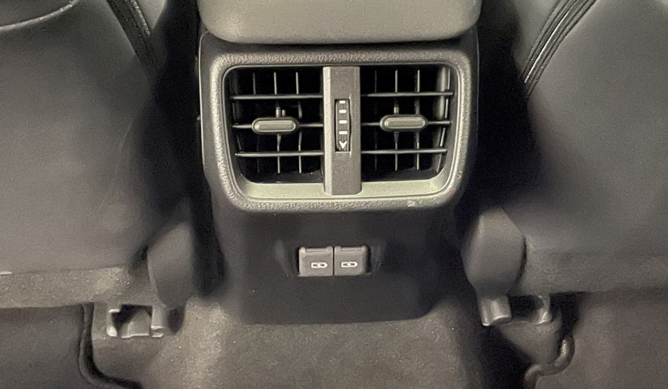 LEXUS UX 250h F Line E-FOUR Voll-Hybrid