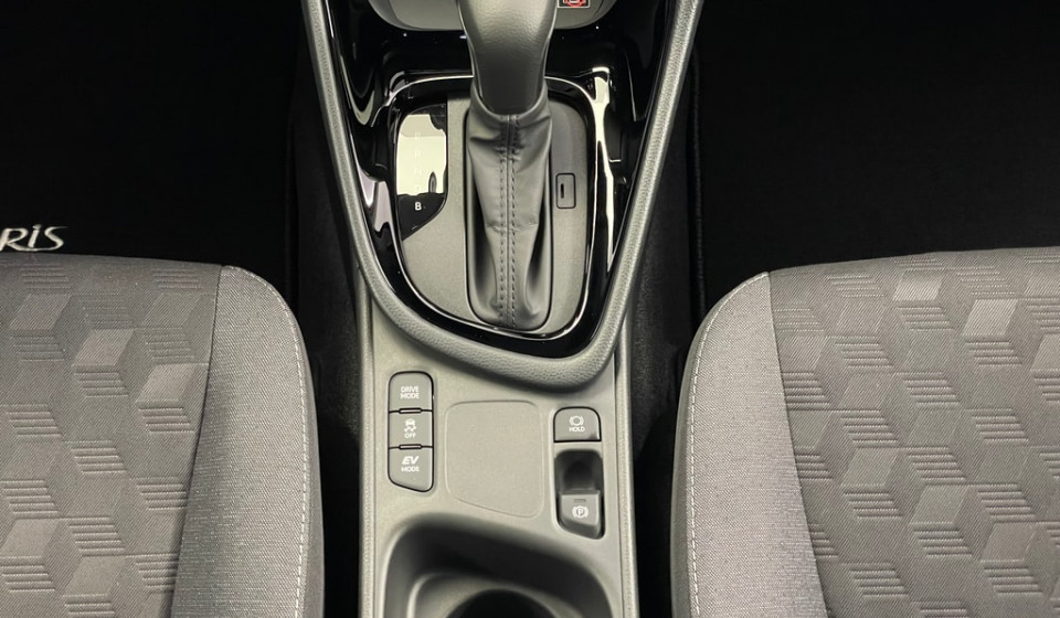 TOYOTA Yaris Hybrid 1.5 Trend