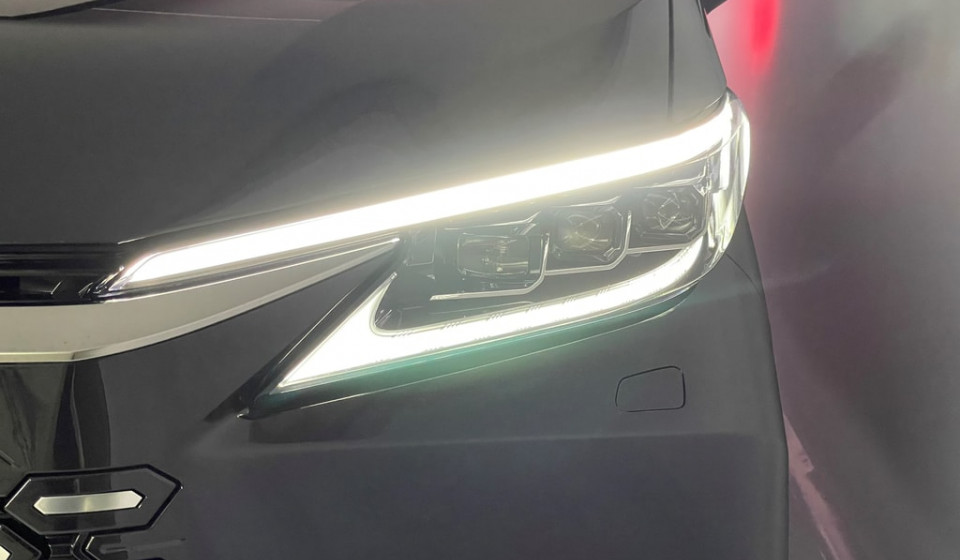 LEXUS LM 350h VIP E-FOUR Voll-Hybrid