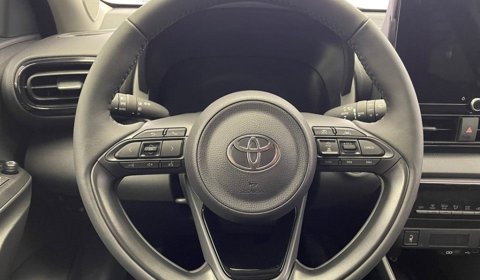 TOYOTA Yaris Hybrid 1.5 Trend