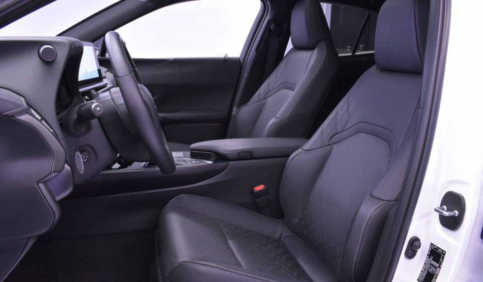 LEXUS UX 250h Comfort E-FOUR Voll-Hybrid