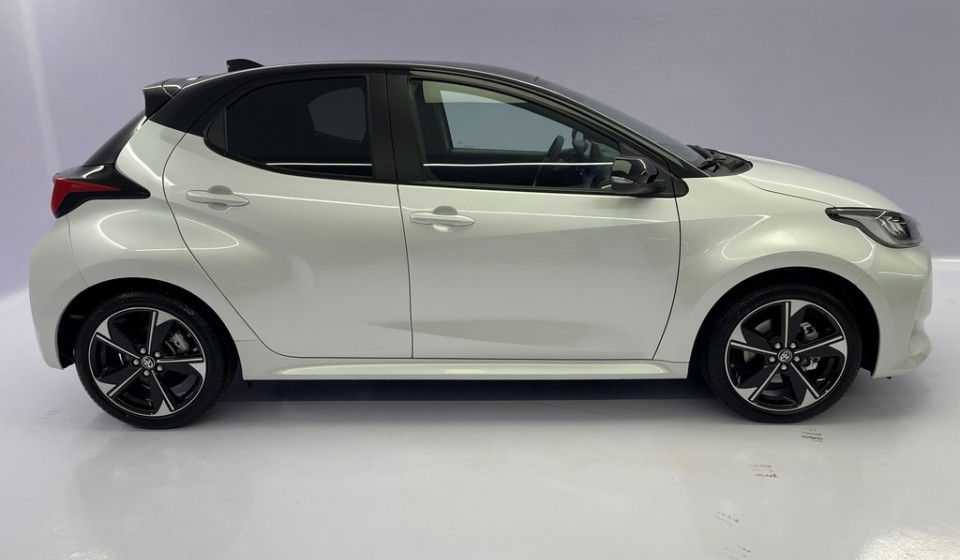 TOYOTA Yaris Hybrid 1.5 Premiere Edition