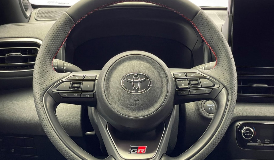TOYOTA Yaris Hybrid 1.5 GR Sport