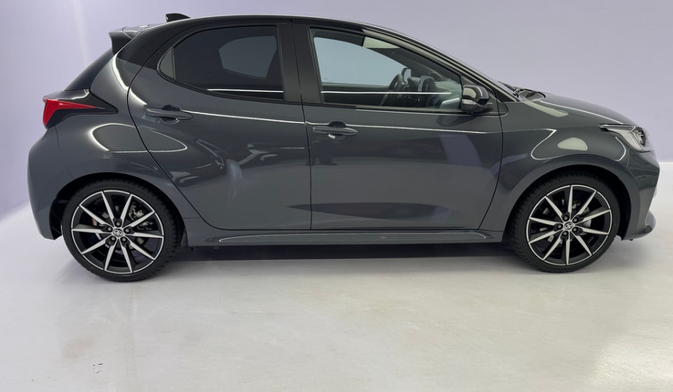 TOYOTA Yaris Hybrid 1.5 GR Sport
