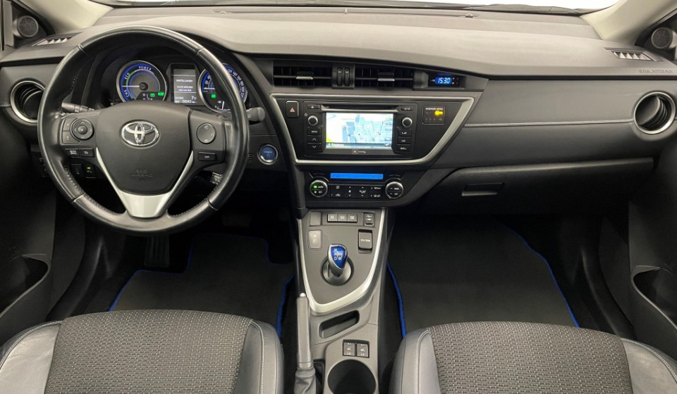 TOYOTA Auris 1.8 16V HSD Linea Sol