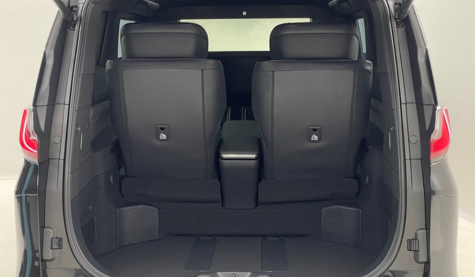 LEXUS LM 350h VIP E-FOUR