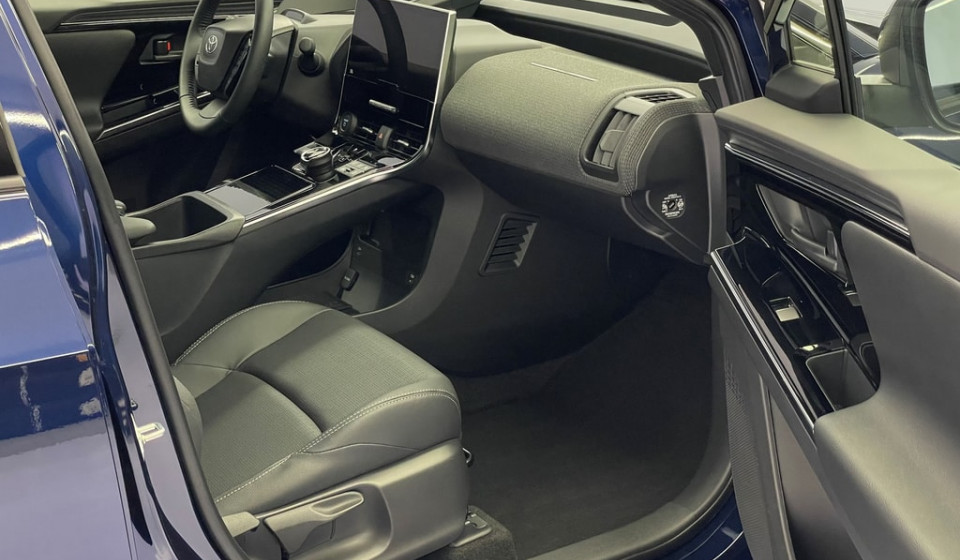 TOYOTA bZ4X Electric Premium AWD 11 kW OBC