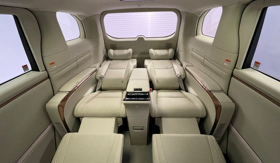 LEXUS LM 350h VIP E-FOUR Voll-Hybrid