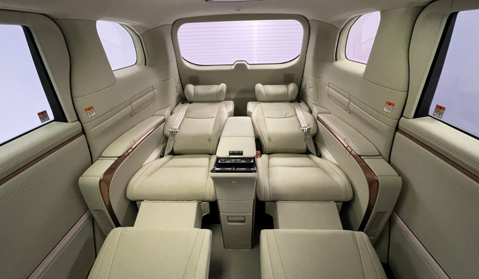 LEXUS LM 350h VIP E-FOUR Voll-Hybrid
