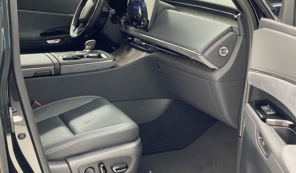 LEXUS LM 350h Excellence E-FOUR