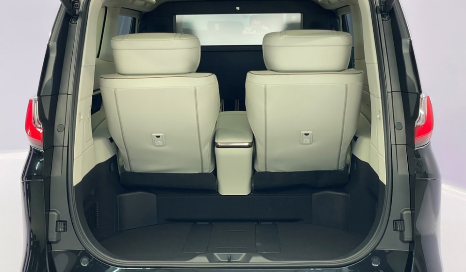 LEXUS LM 350h VIP E-FOUR Voll-Hybrid