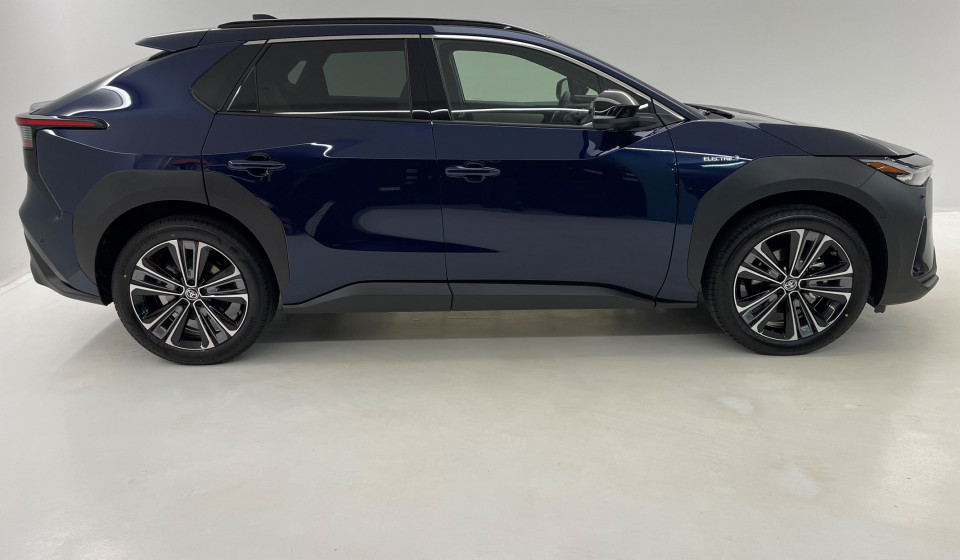 TOYOTA bZ4X Electric Premium AWD 11 kW OBC