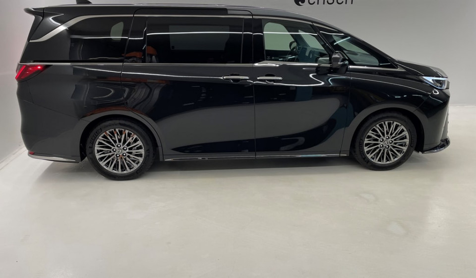 LEXUS LM 350h Excellence E-FOUR