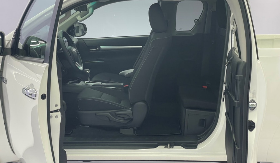 TOYOTA HI-LUX Extra Cab 2.8 D 204 Style AWD
