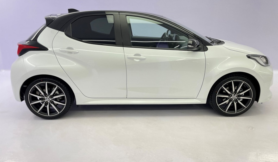 TOYOTA Yaris Hybrid 1.5 GR Sport