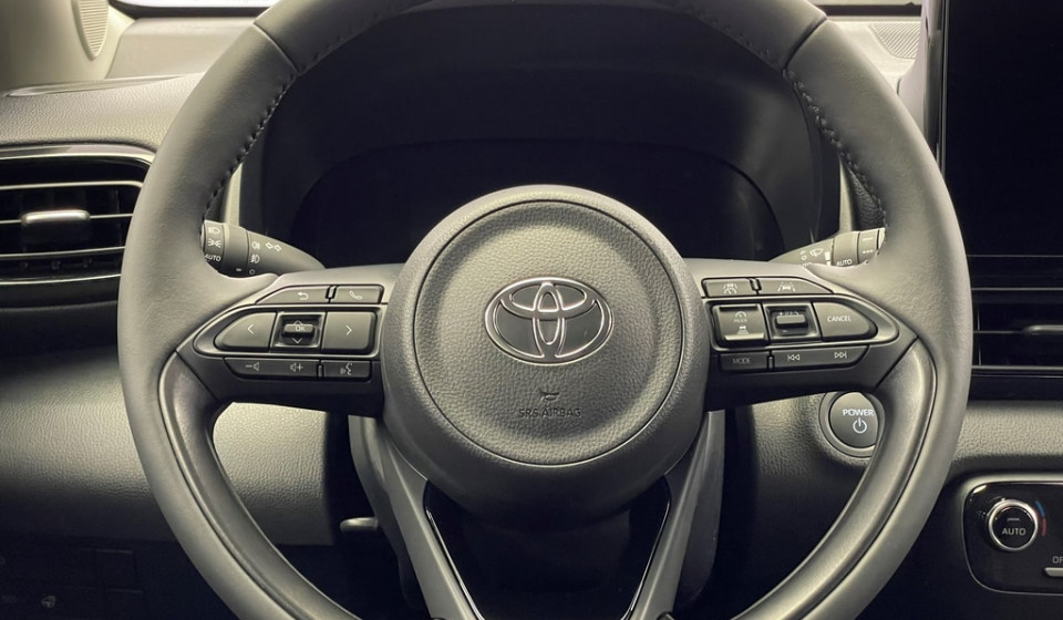 TOYOTA Yaris Hybrid 1.5 Trend