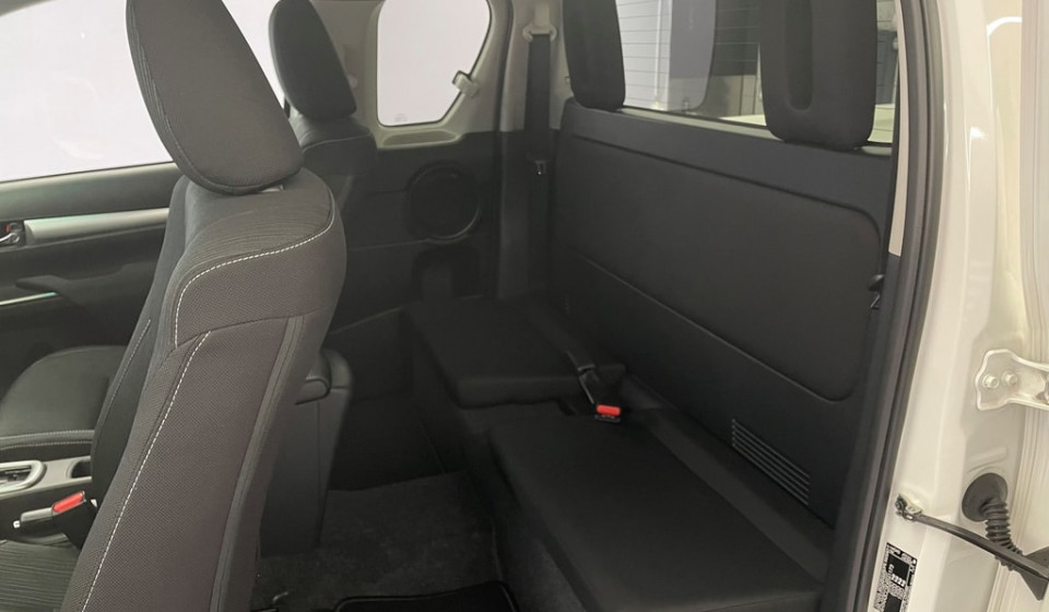 TOYOTA HI-LUX Extra Cab 2.8 D 204 Style AWD