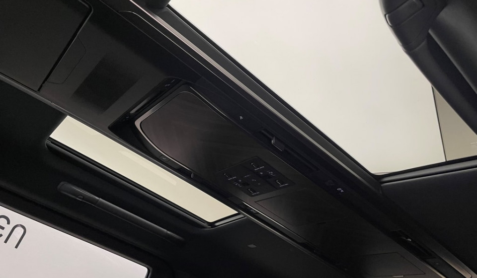 LEXUS LM 350h Excellence E-FOUR