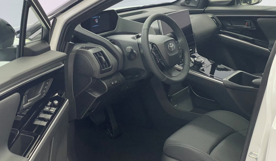 TOYOTA bZ4X Electric Premium 11 kW OBC