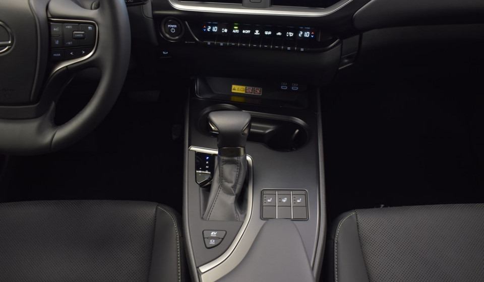 LEXUS UX 250h Comfort E-FOUR Voll-Hybrid