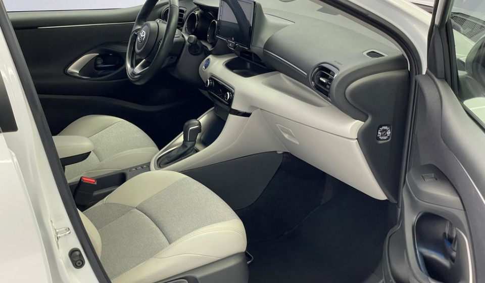 TOYOTA Yaris Hybrid 1.5 Premium