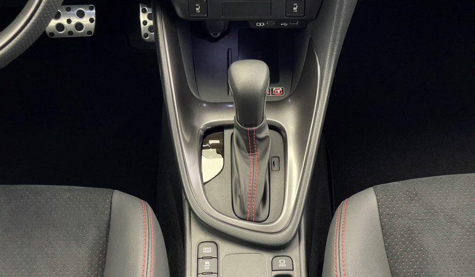 TOYOTA Yaris Hybrid 1.5 GR Sport